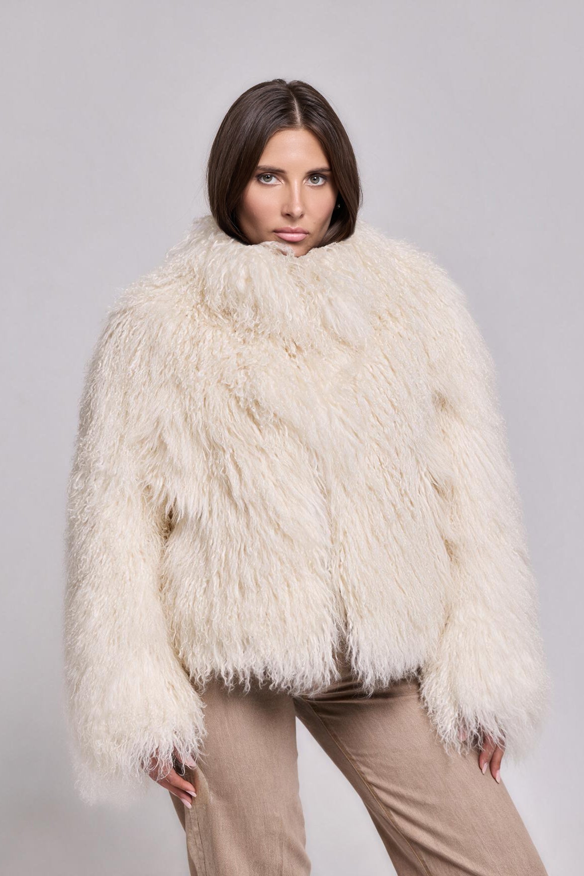 Manteau à col montant en peau de mouton de Mongolie