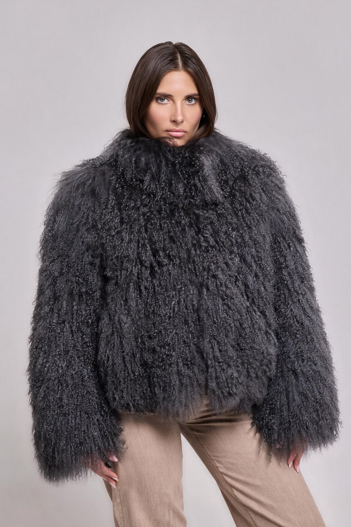 Manteau à col montant en peau de mouton de Mongolie