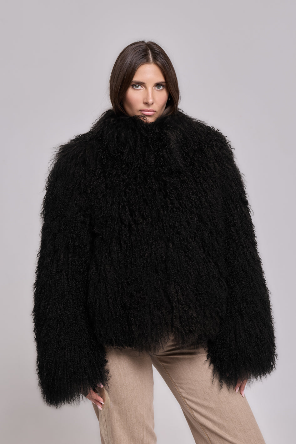 Manteau à col montant en peau de mouton de Mongolie