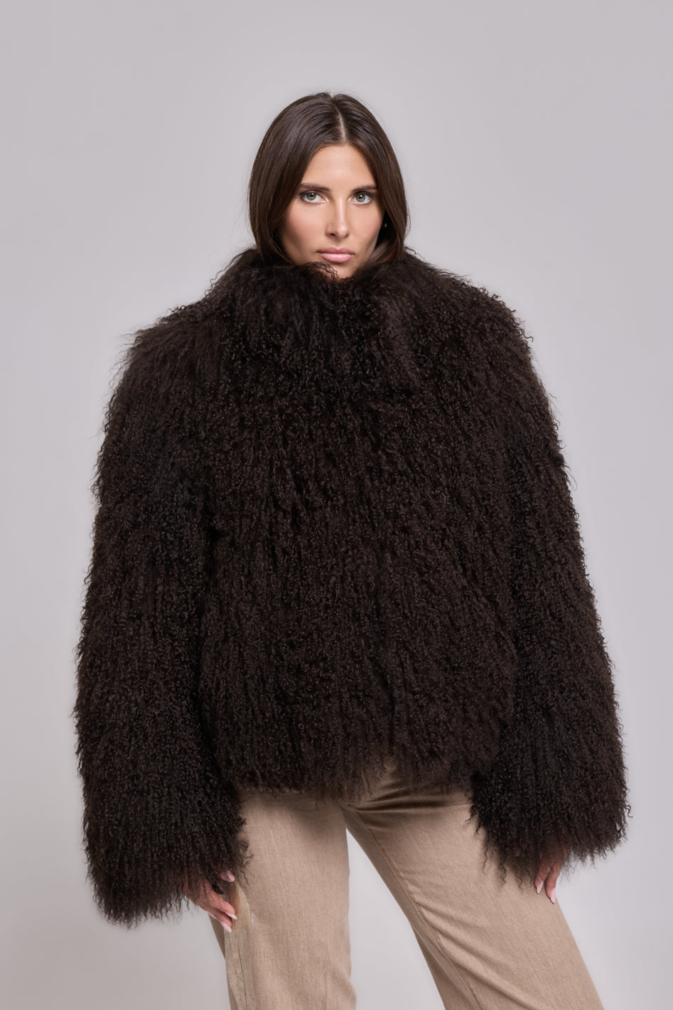 Manteau à col montant en peau de mouton de Mongolie