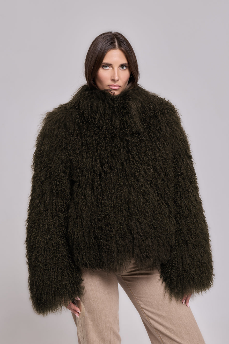 Manteau à col montant en peau de mouton de Mongolie
