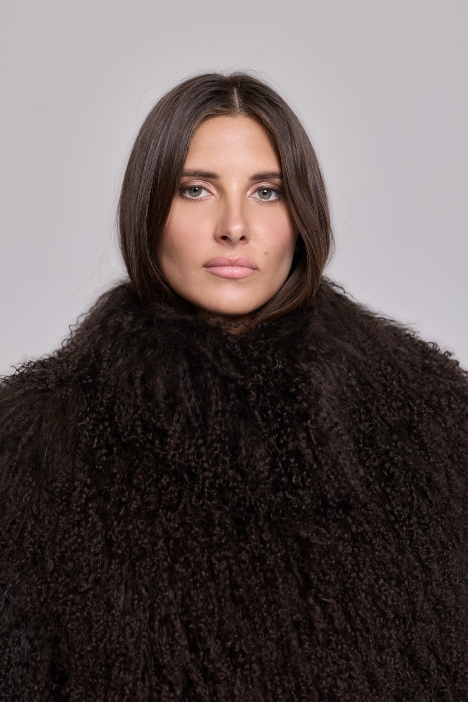 Manteau à col montant en peau de mouton de Mongolie