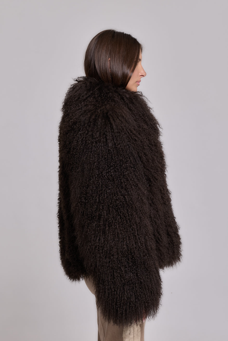 Manteau à col montant en peau de mouton de Mongolie