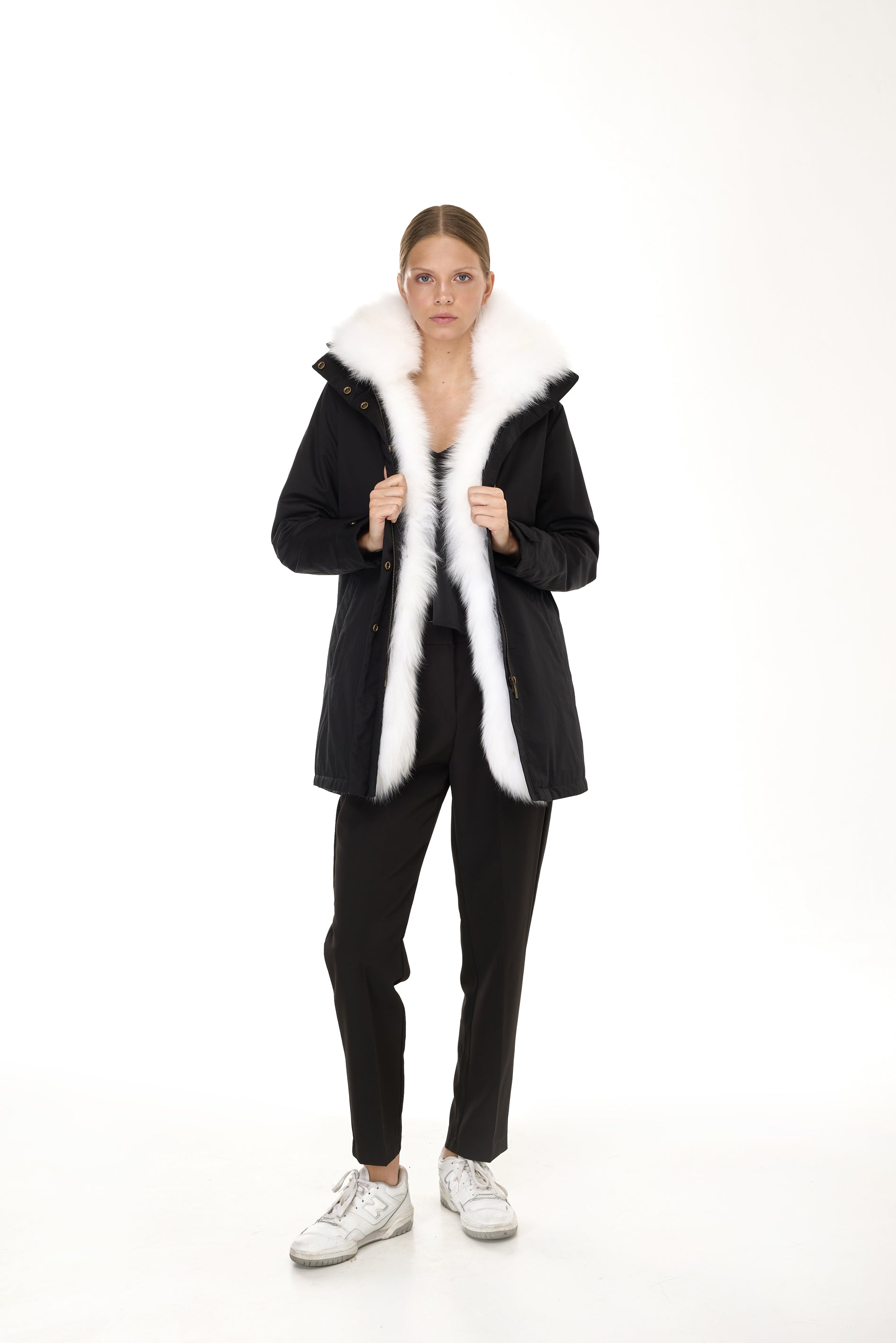 Eleganter WEISSer Parka mit hohem Kragen und abnehmbarer Fellweste