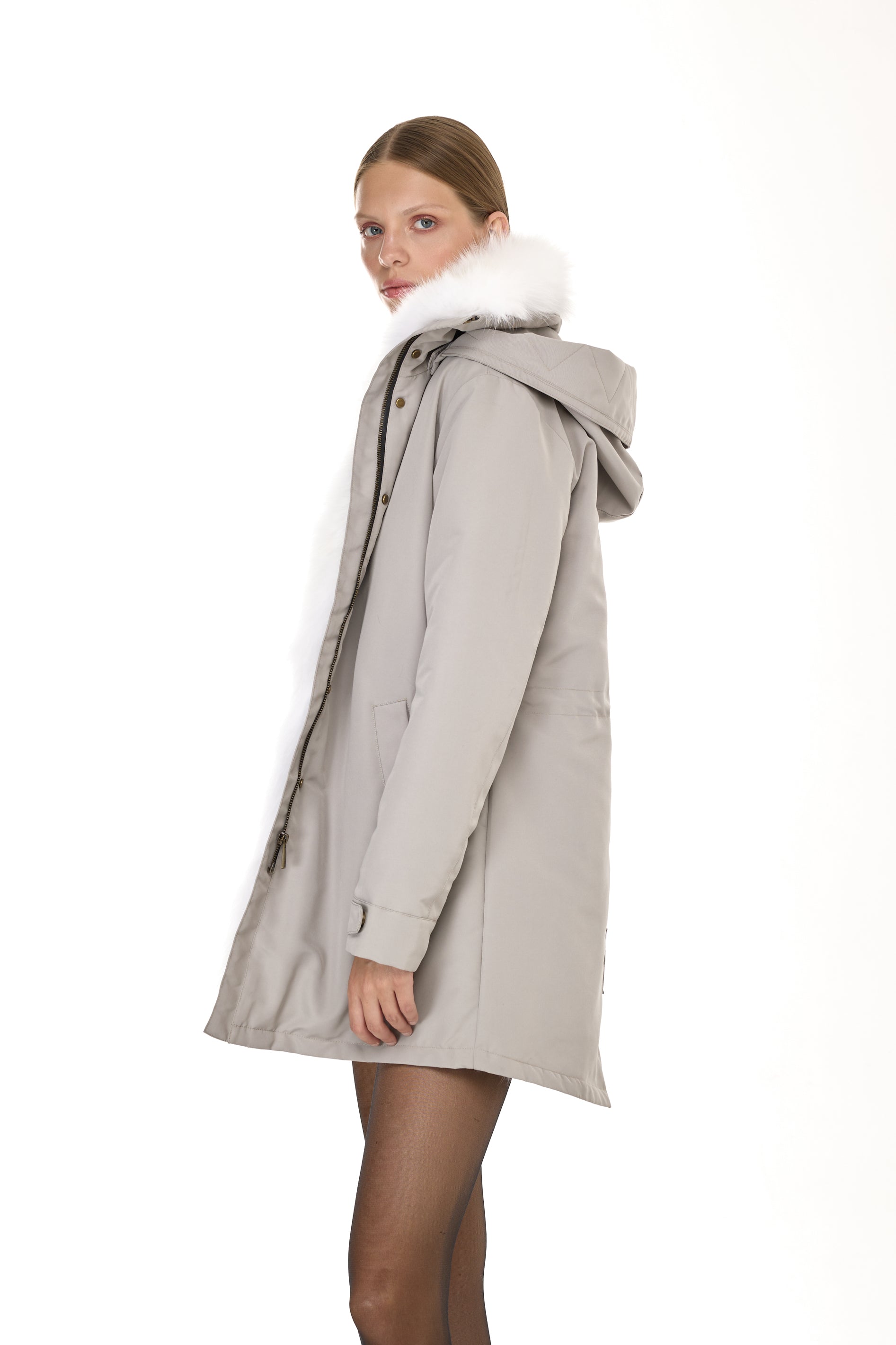 Eleganter WEISSer Parka mit hohem Kragen und abnehmbarer Fellweste
