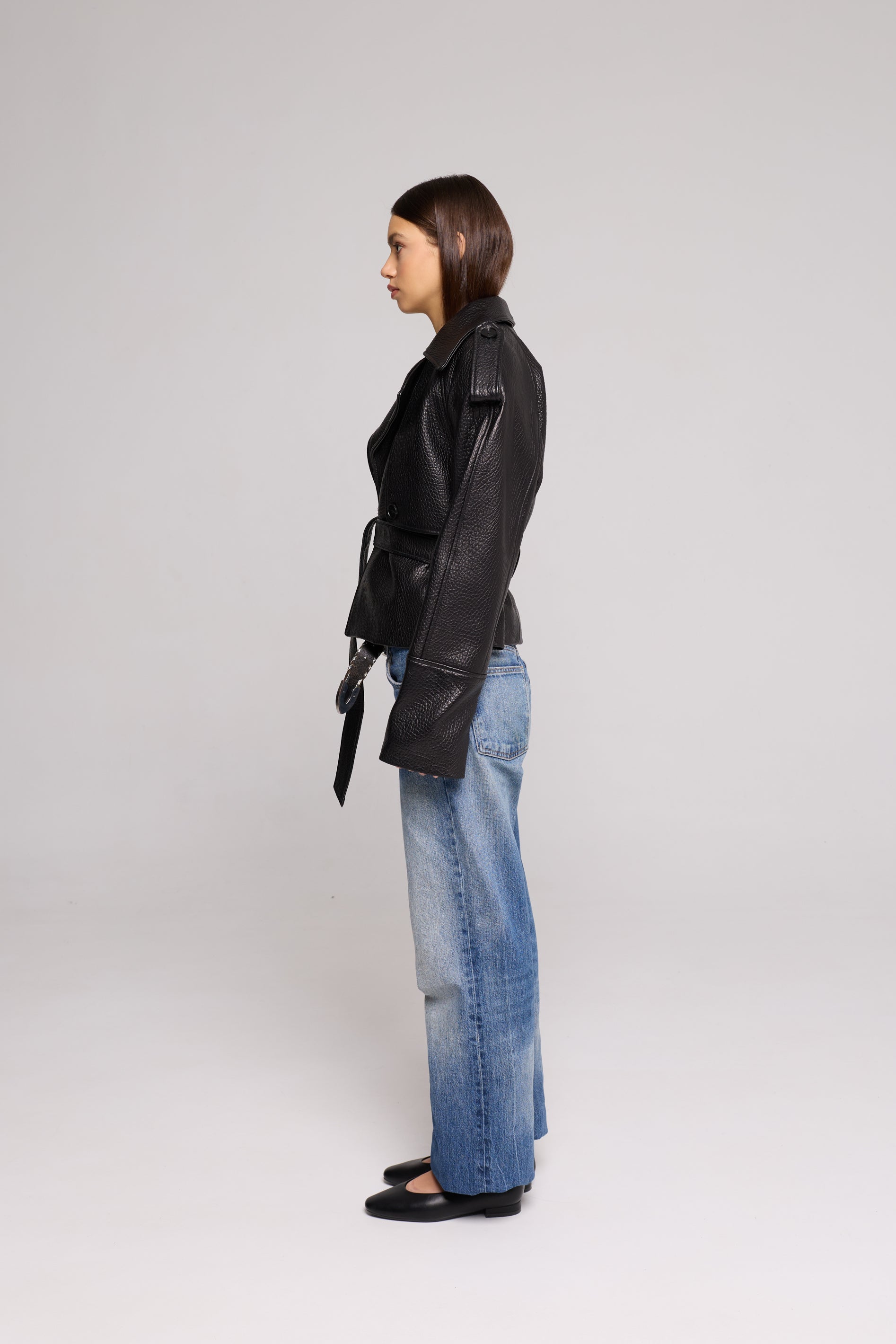 SHORT TRENCH IN VERA PELLE MARTELLATA