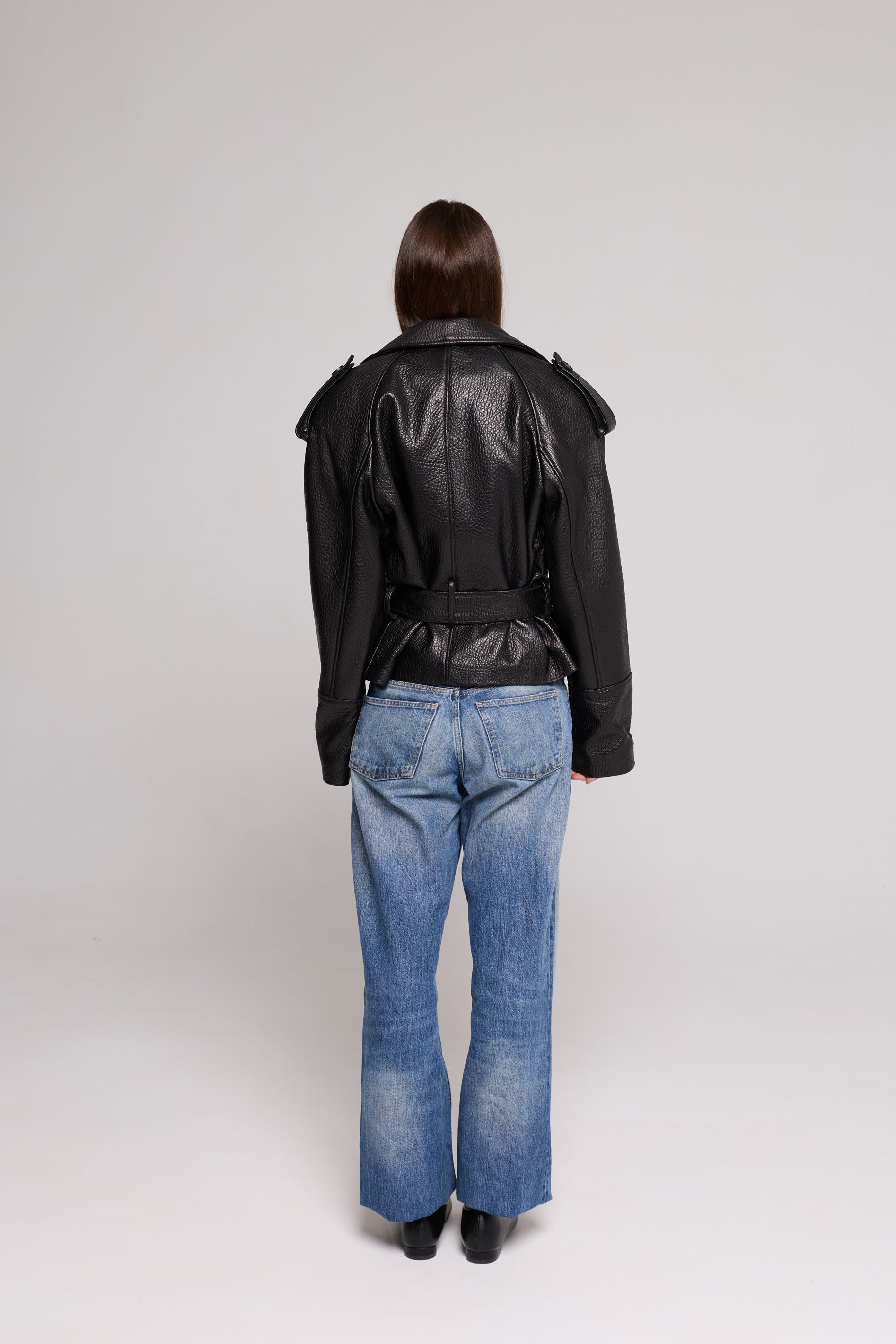 SHORT TRENCH IN VERA PELLE MARTELLATA