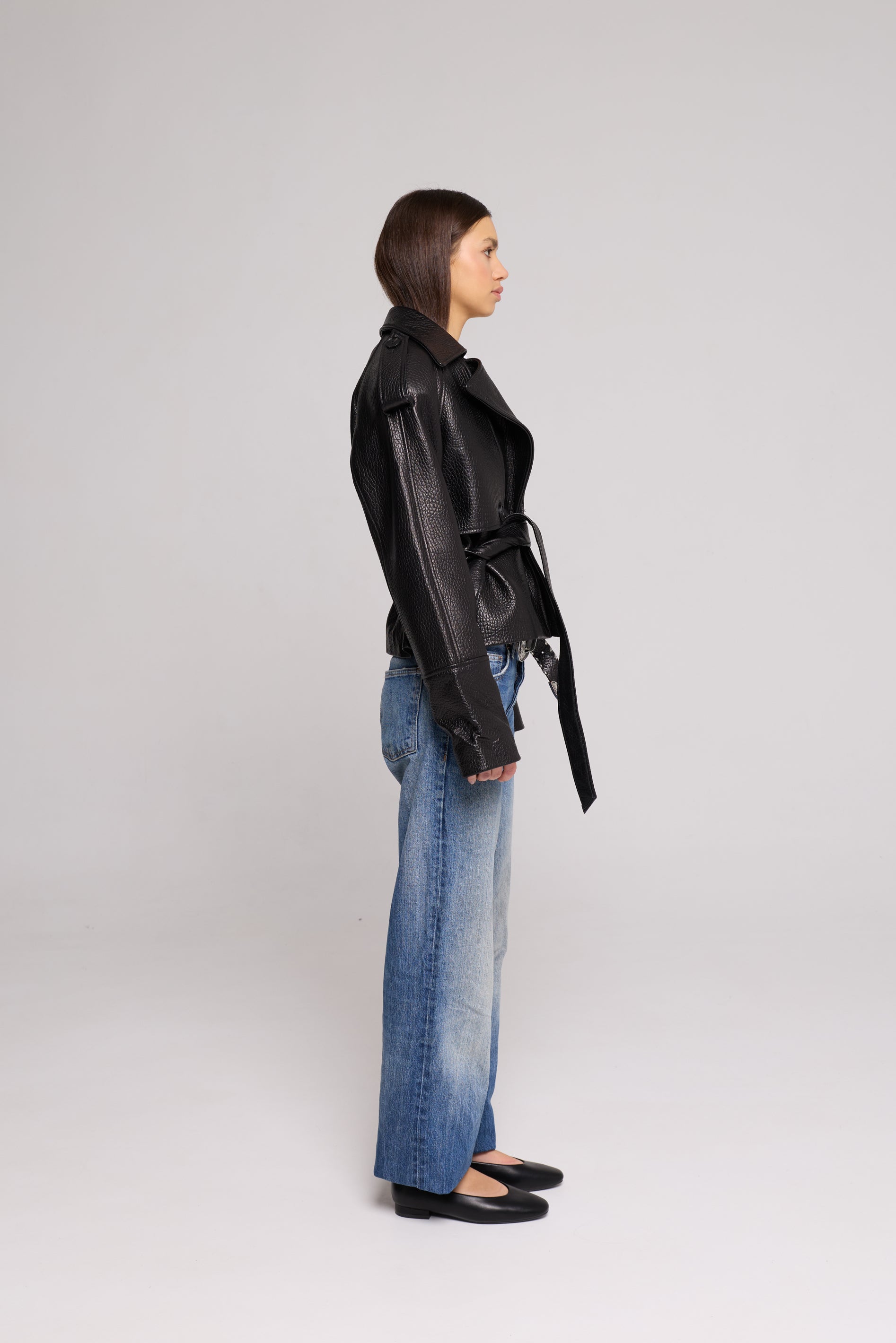 SHORT TRENCH IN VERA PELLE MARTELLATA