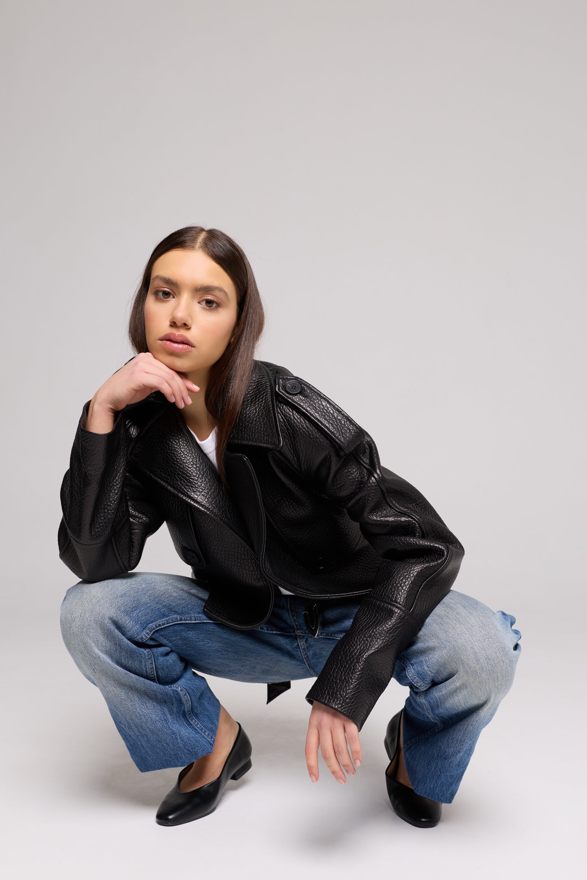 SHORT TRENCH IN VERA PELLE MARTELLATA